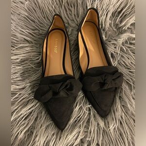 NWOT Women’s 10 Black Flat Pointed Faux Suede shoe Decorative Top Bow Slide ON
